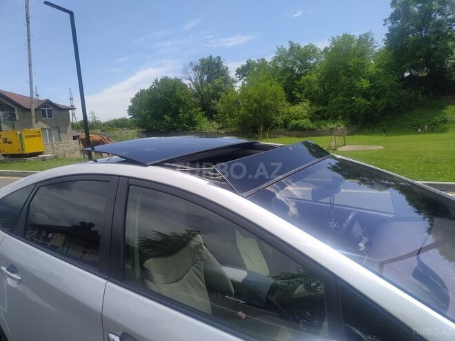Toyota Prius-3