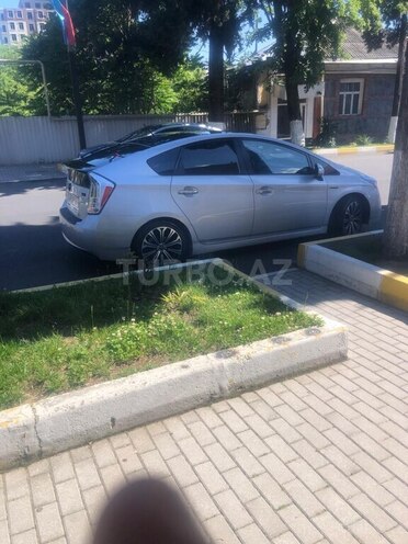Toyota Prius-4