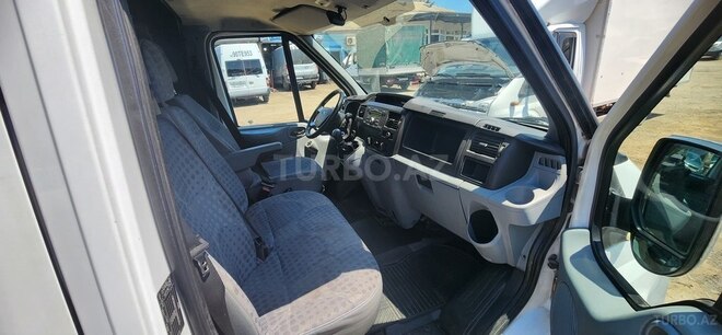 Ford Transit-3