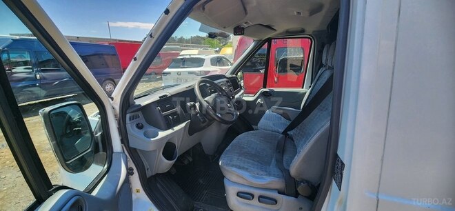 Ford Transit-7