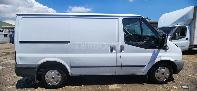 Ford Transit-4