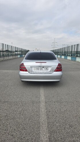 Mercedes E 270-3