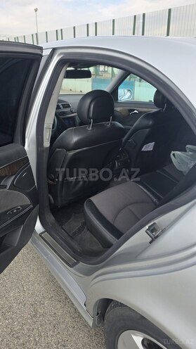 Mercedes E 270-9