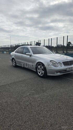 Mercedes E 270-7