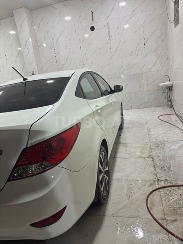 Hyundai Accent-2