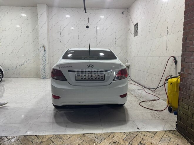 Hyundai Accent-4