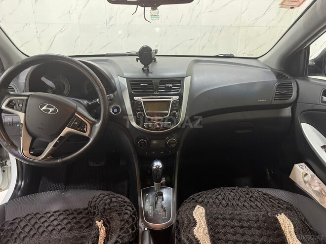Hyundai Accent-5