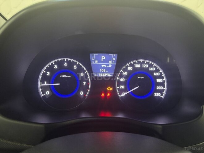 Hyundai Accent-6