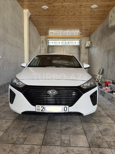 Hyundai IONIQ-1