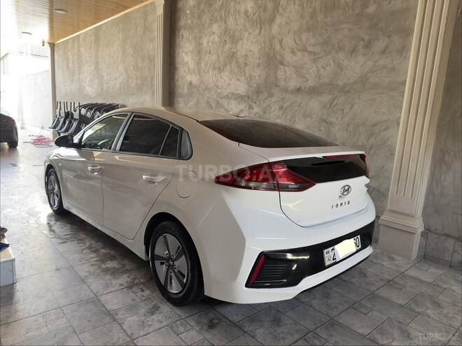 Hyundai IONIQ-4
