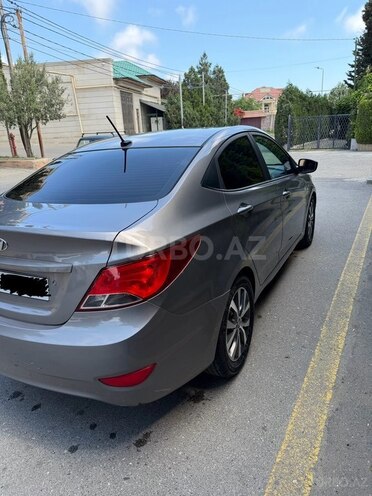 Hyundai Accent-5
