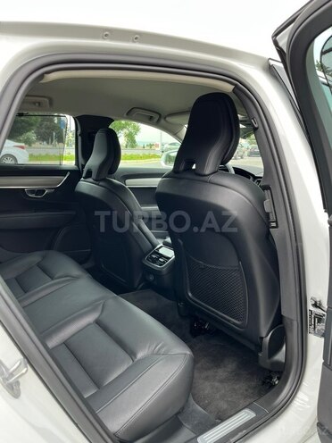 Volvo S90-13
