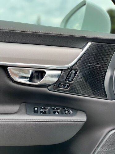 Volvo S90-15