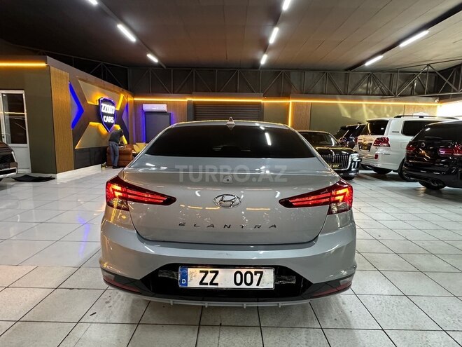 Hyundai Elantra-6