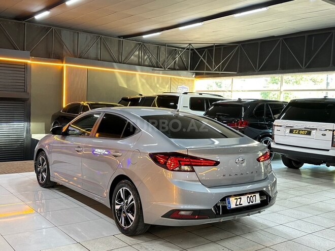 Hyundai Elantra-8