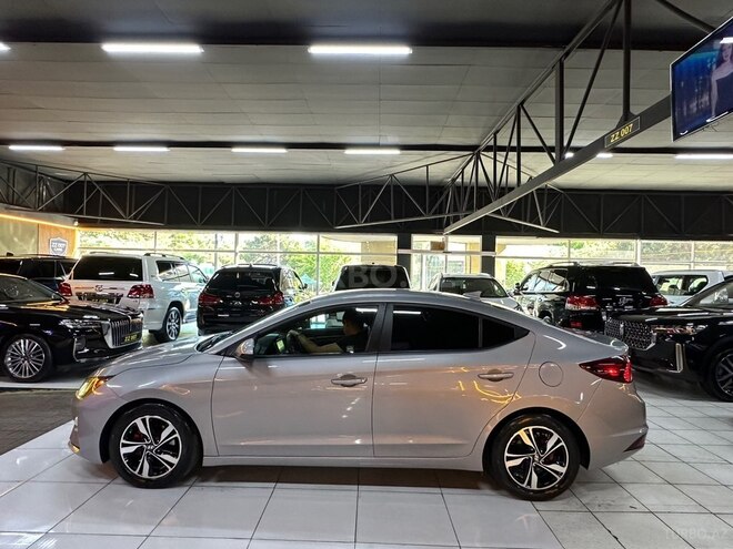 Hyundai Elantra-9