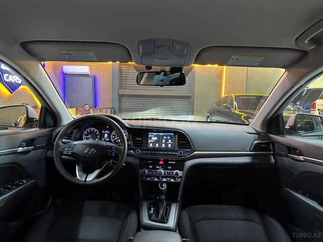 Hyundai Elantra-19