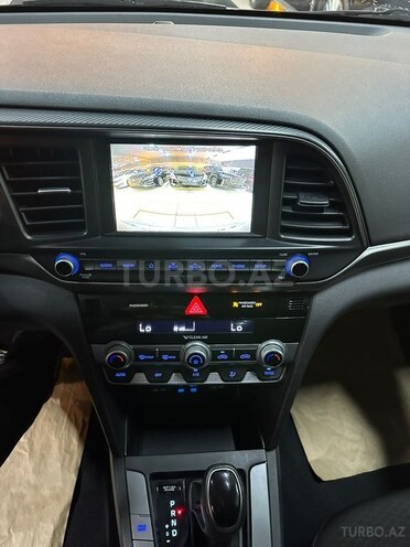 Hyundai Elantra-20