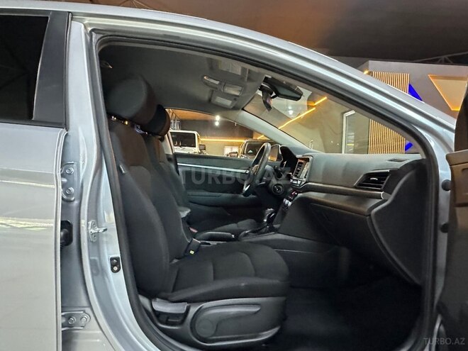 Hyundai Elantra-18