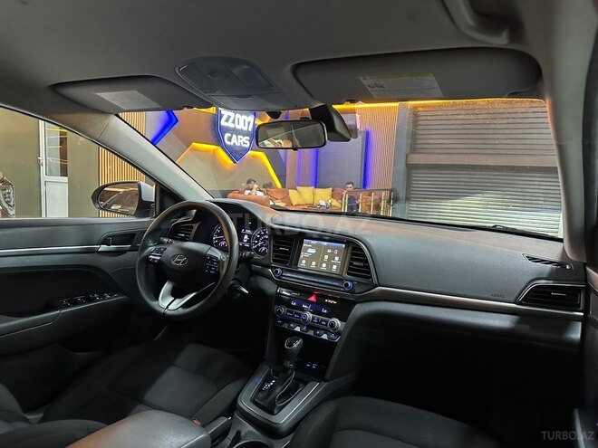 Hyundai Elantra-22