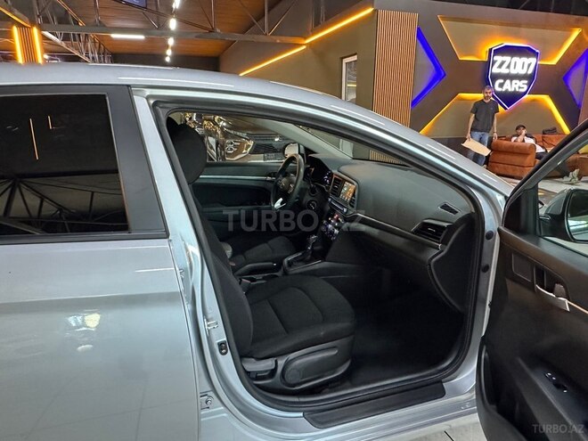 Hyundai Elantra-17