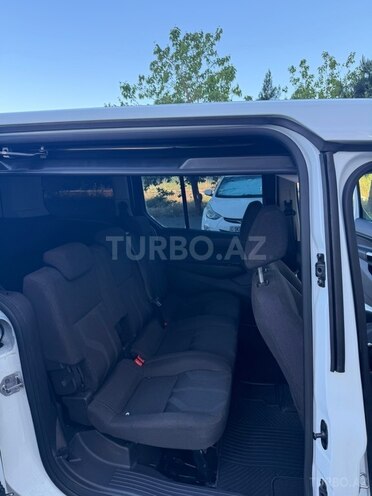 Ford Tourneo Connect-11