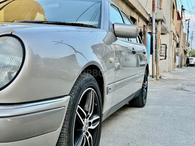 Mercedes E 240-5