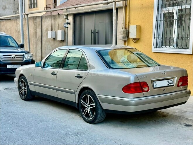 Mercedes E 240-10