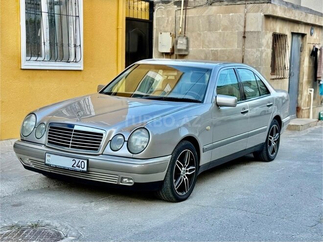Mercedes E 240-2