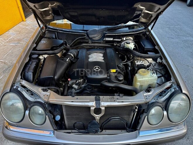 Mercedes E 240-7