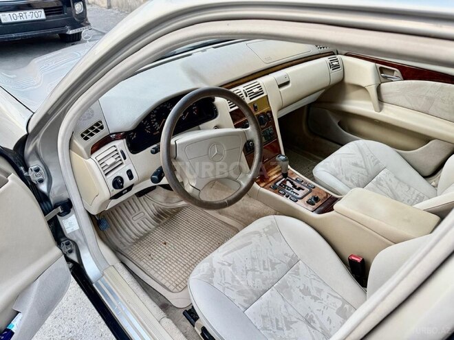 Mercedes E 240-15