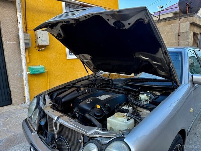 Mercedes E 240-8