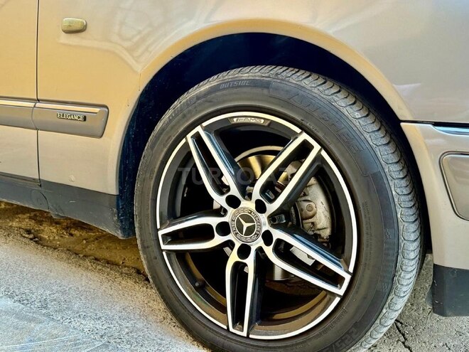 Mercedes E 240-4