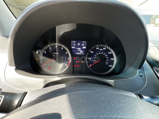 Hyundai Accent-7