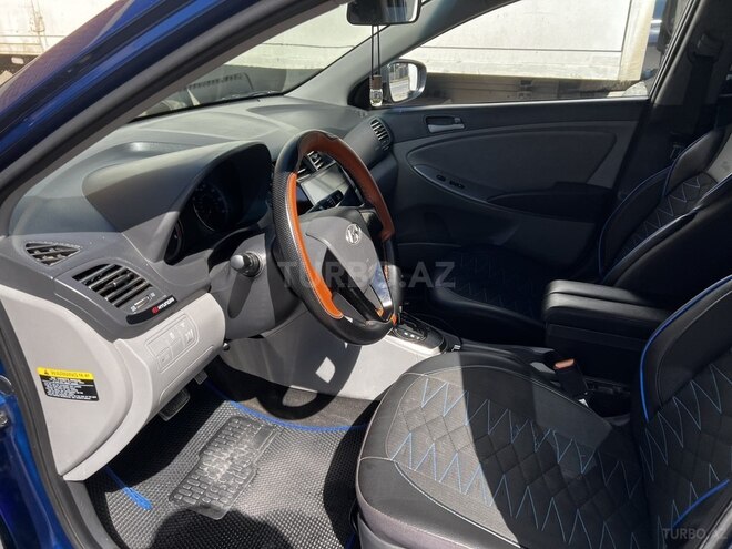 Hyundai Accent-11