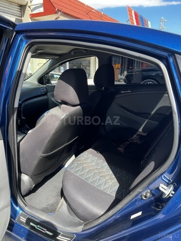 Hyundai Accent-9