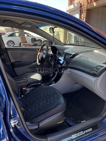 Hyundai Accent-13