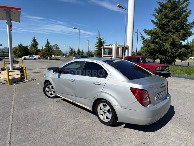 Chevrolet Aveo-11
