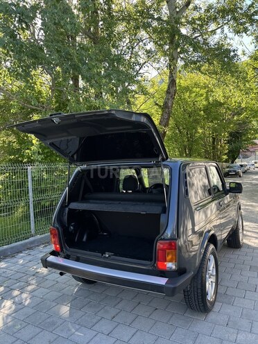 LADA (VAZ) Niva-9
