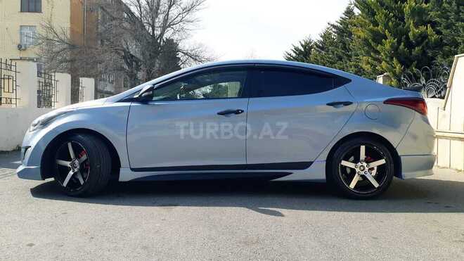 Hyundai Elantra-4