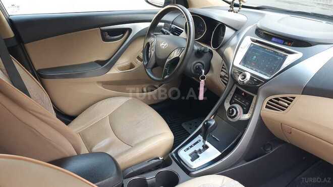 Hyundai Elantra-7