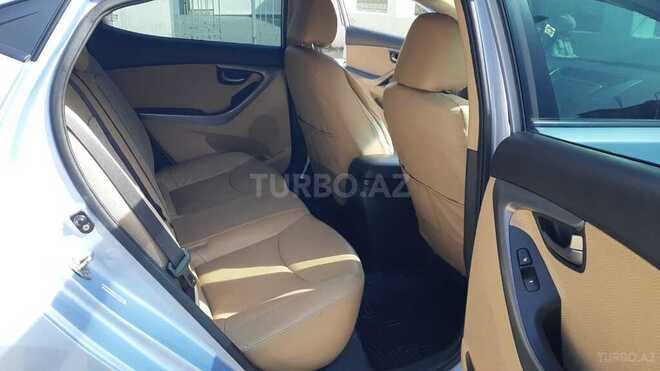 Hyundai Elantra-9