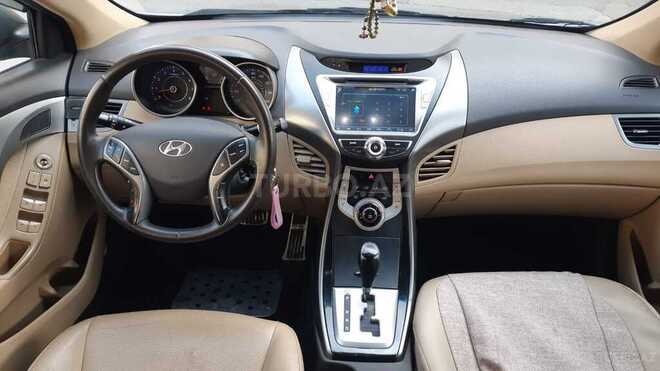 Hyundai Elantra-8