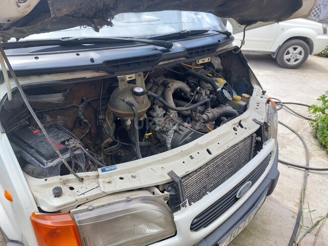 Ford Transit-9