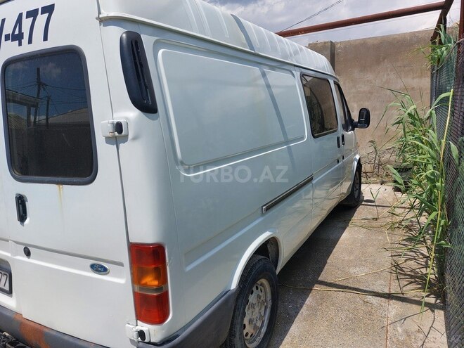 Ford Transit-12