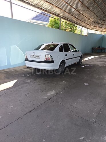 Opel Vectra-12