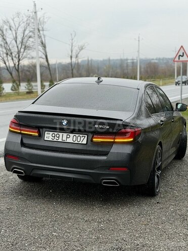 BMW 530e-16
