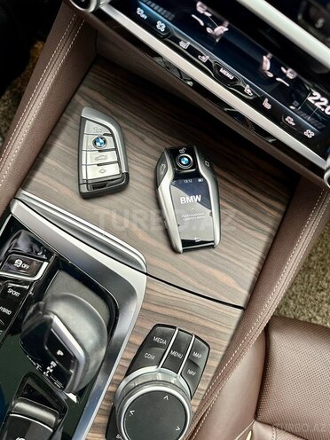 BMW 530e-12