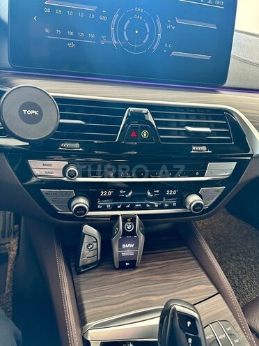 BMW 530e-11