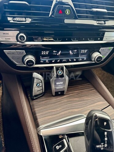BMW 530e-10